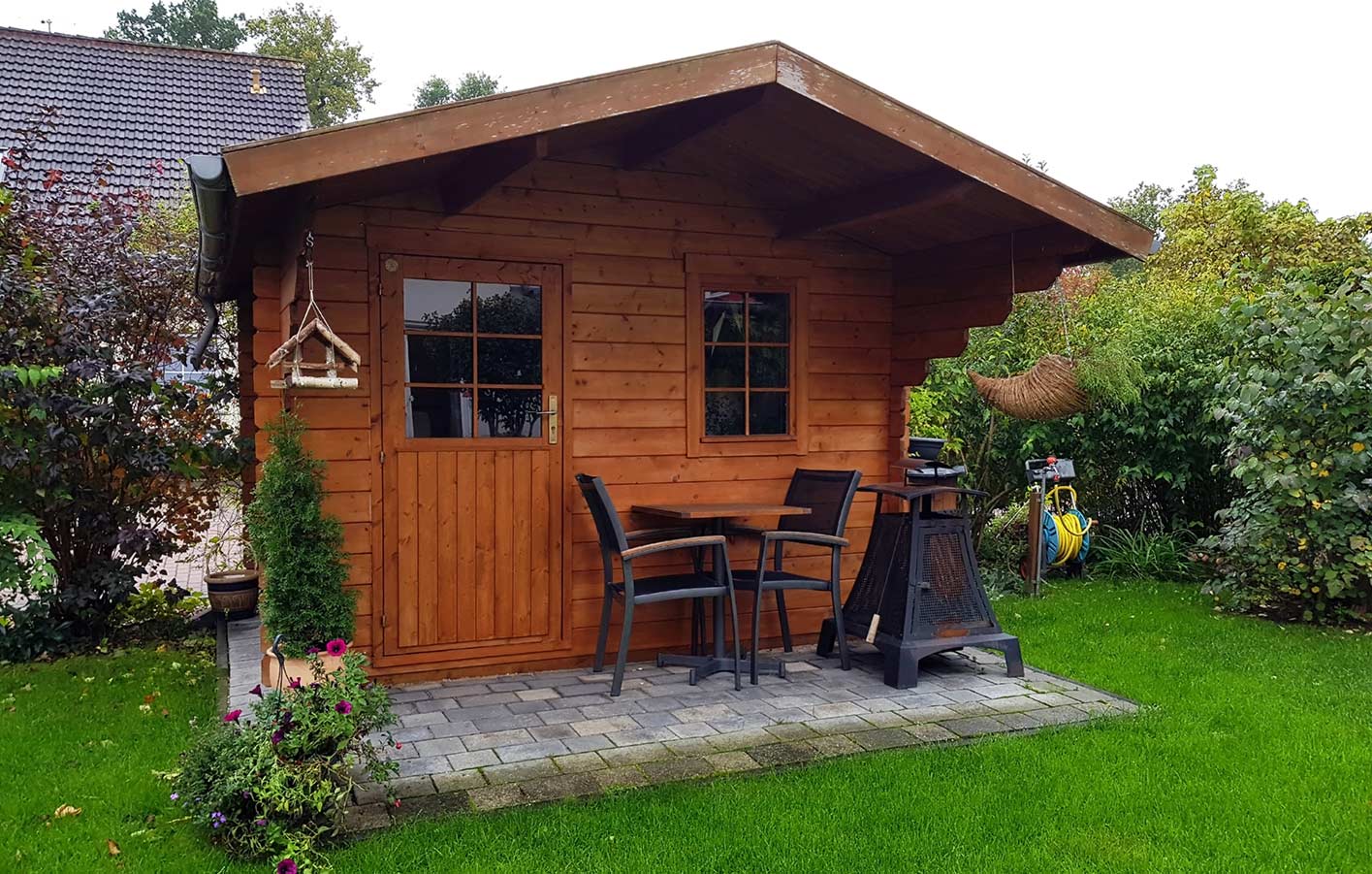 Gartenhaus aus Holz im Garten